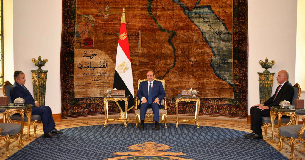 السيسي لنبيل فهمي: تزايد بؤر الصراع وتصاعد انتهاكات القانون الدولي يضاعف من مسؤوليات جامعة الدول العربية 2 image 332