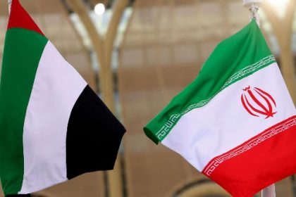 علم الإمارات وإيران