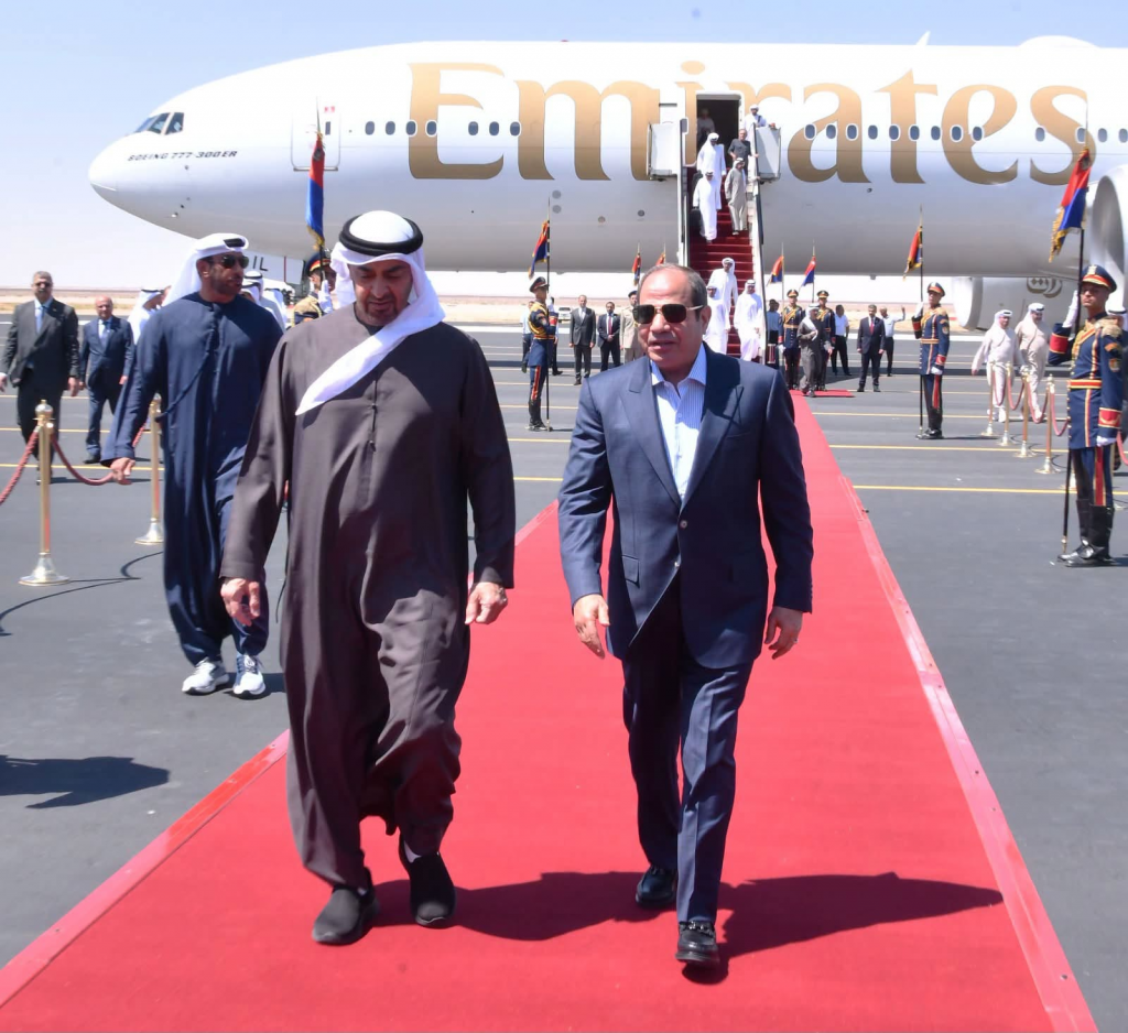 السيسي ومحمد بن زايد يؤكدان ضرورة مواصلة التشاور والتنسيق بشأن مختلف القضايا في ظل التحديات القائمة بالمنطقة (صور) 3 image 118