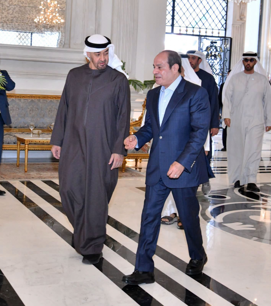 السيسي ومحمد بن زايد يؤكدان ضرورة مواصلة التشاور والتنسيق بشأن مختلف القضايا في ظل التحديات القائمة بالمنطقة (صور) 4 image 119
