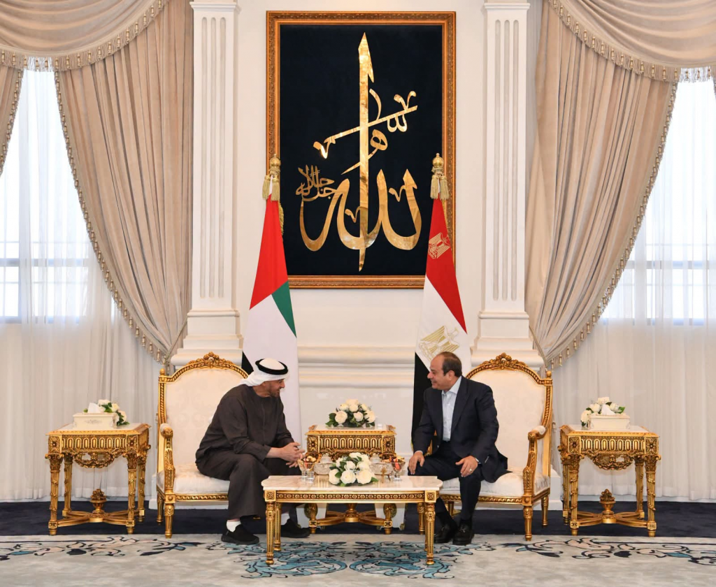 السيسي ومحمد بن زايد يؤكدان ضرورة مواصلة التشاور والتنسيق بشأن مختلف القضايا في ظل التحديات القائمة بالمنطقة (صور) 2 image 121