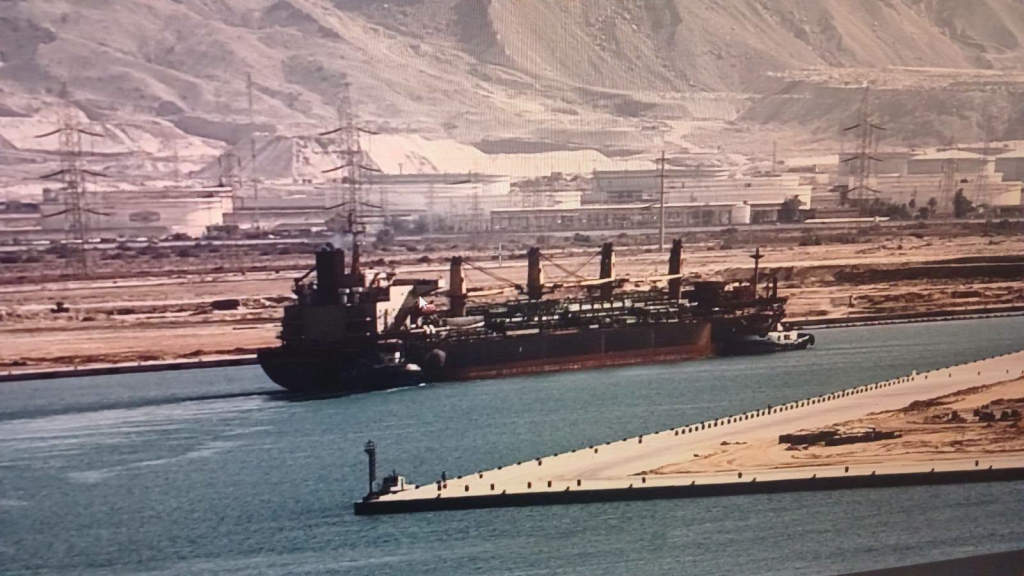في أول عملية تداول تجاري بمحطة شركة ترانس كارجو (TCI).. ميناء السخنة يستقبل السفينة CENTURY EAGLE المحملة بمستلزمات مصانع وخامات PTA 4 image 212