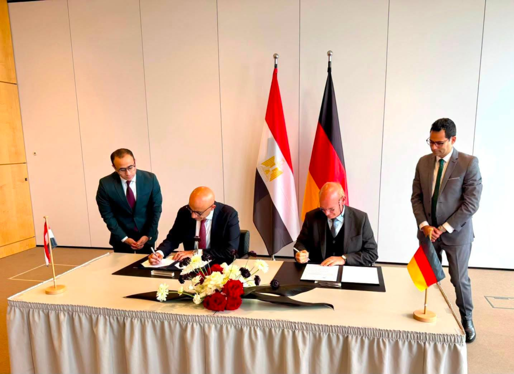 وزير يوقع خطاب نوايا مع الوكالة الألمانية للتعاون الدولي (GIZ) لإطلاق شراكة جديدة لتطوير نموذج المدارس المصرية الألمانية للتعليم الفني 2 image 244
