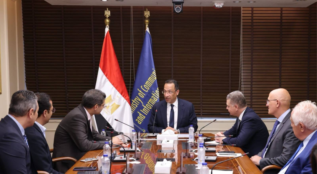 وزير الاتصالات يبحث مع «سيستمز ليمتد» العالمية خطط التوسع وتحويل مركزها بمصر لأحد أكبر مراكزها عالميًا 2 image 404
