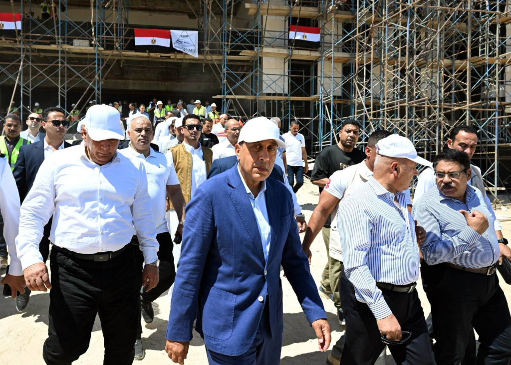 رئيس الوزراء يتفقد محطة القطار الكهربائي السريع: المشروع يعكس توجه الدولة نحو التوسع في وسائل النقل الحديثة 6 image 110