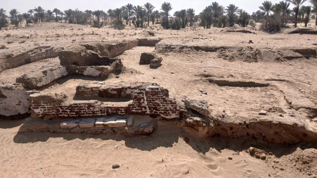 الكشف عن بقايا خان طريق بمدينة «عسيلة» بشمال سيناء على الدرب السلطاني (صور) 2 image 150