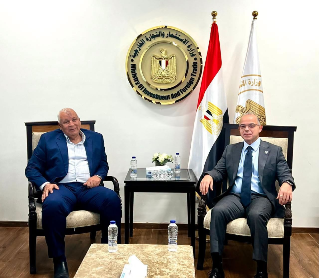 وزير الاستثمار لمحافظ مطروح: نستهدف تحويل الفرص الاستثمارية بالمحافظات لمشروعات قابلة للطرح توفر فرص عمل وتعظم الاستفادة من الموارد والأصول 2 image 174