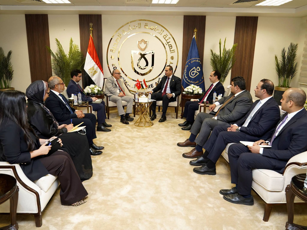 اتفاق ثلاثي مع «كوتش» و«ميدترونيك» التركيتين لتدريب 20 طبيبًا مصريًا على الجراحات الروبوتية والقسطرة والتدخلات القلبية المتقدمة 2 image 328