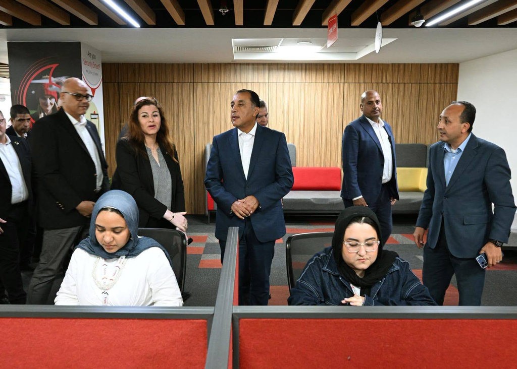 مدبولي: صناعة التعهيد تحظى باهتمام ودعم متواصل من الدولة لاسيما في ظل الطفرة الكبيرة بقطاع الاتصالات في مصر 2 image 398