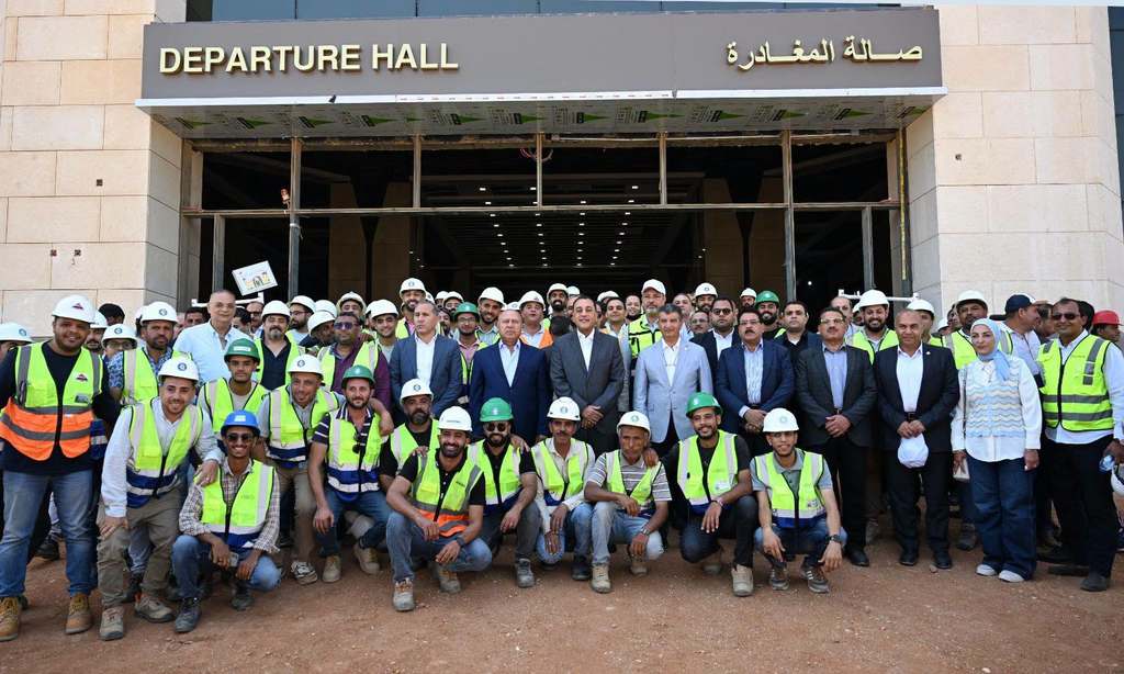 وزير النقل: شبكة القطار الكهربائي السريع مشروع تنموي عملاق.. ونعمل على تنفيذها كمنظومة متكاملة تغير مفهوم النقل في مصر 4 image 204