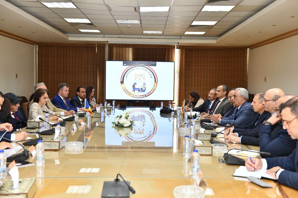 وزير الإنتاج الحربي لسفيرة رومانيا: مهمتنا الرئيسية تلبية احتياجات الجيش والشرطة من الذخيرة والأسلحة ونستهدف توسيع قاعدة الشراكة مع الشركات العالمية 2 image 217