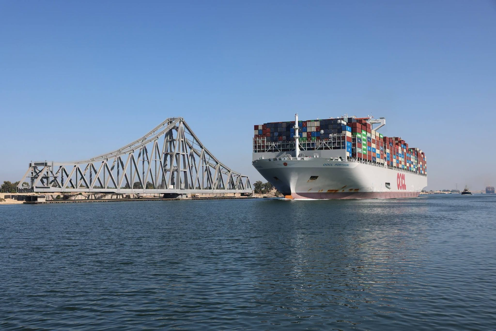 عودة الخط الملاحي COSCO للعبور من قناة السويس وارتفاع إجمالي الحمولات الصافية لسفن الحاويات إلى 72.1 مليون طن خلال أول 8 أشهر في 2026 3 image 301