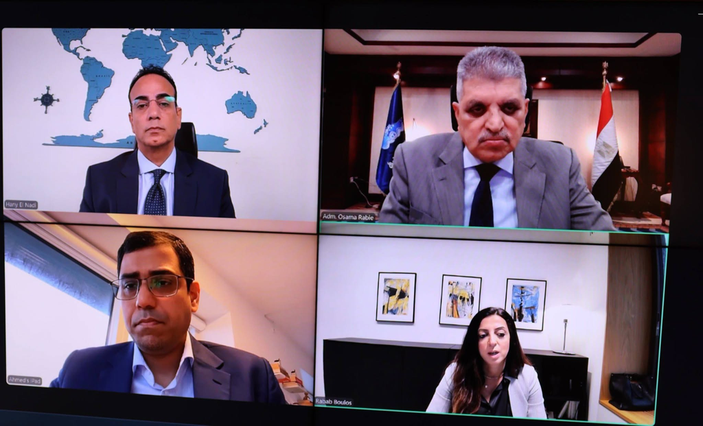 قناة السويس تبحث مع «ميرسك» تسريع وتيرة عودة الخدمات الملاحية الفترة المُقبلة.. عبور 276 رحلة للمجموعة بحمولات 23.3 مليون طن في 9 أشهر 2 image 322