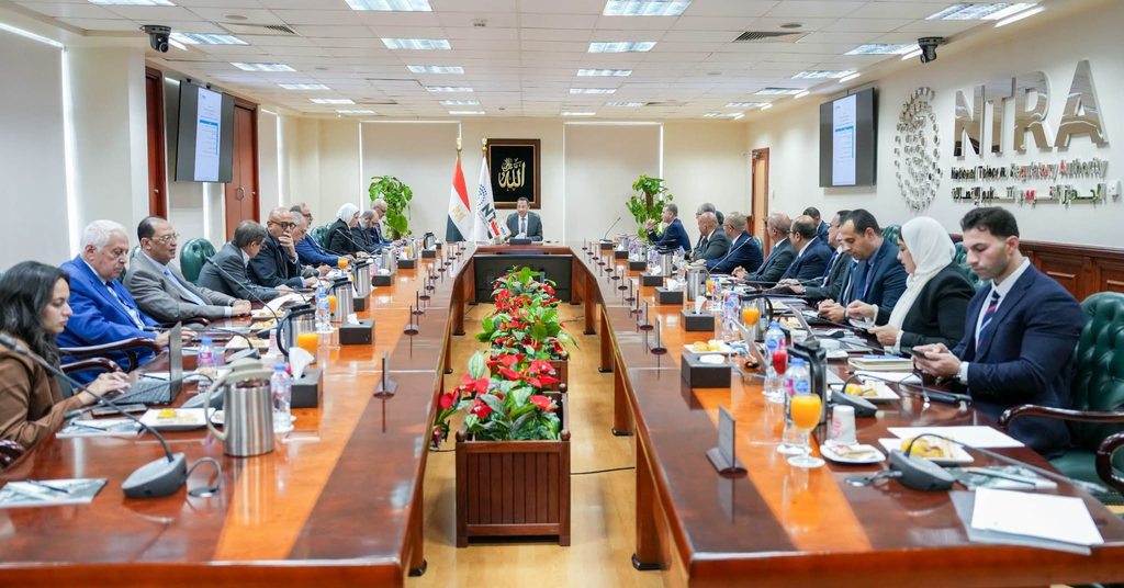 وزير الاتصالات: تعميق التصنيع المحلي ودعم الشراكة مع القطاع الخاص وتطوير البنية التحتية وتشجيع الابتكار لجذب المزيد من الاستثمارات وتعزيز الصادرات وخلق فرص العمل 2 image 37